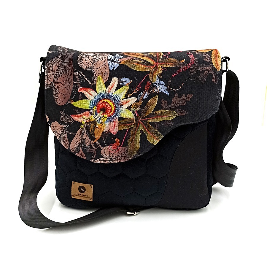 Torba listonoszka – czerń z kwiatami V2