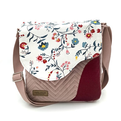 Torba listonoszka – pudrowy róż z jasnymi kwiatami