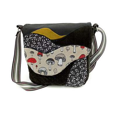 Torba listonoszka – czarny z muchomorkami