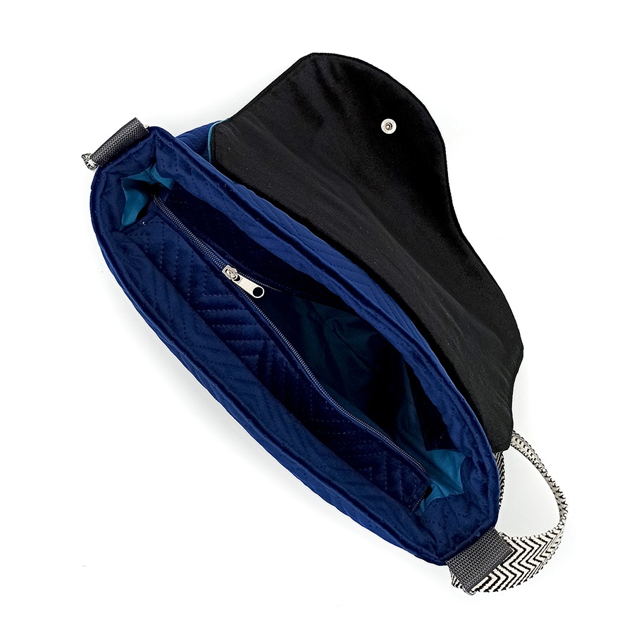 Torba listonoszka duża – granat z leśnym pejzażem i szopem - obrazek 4