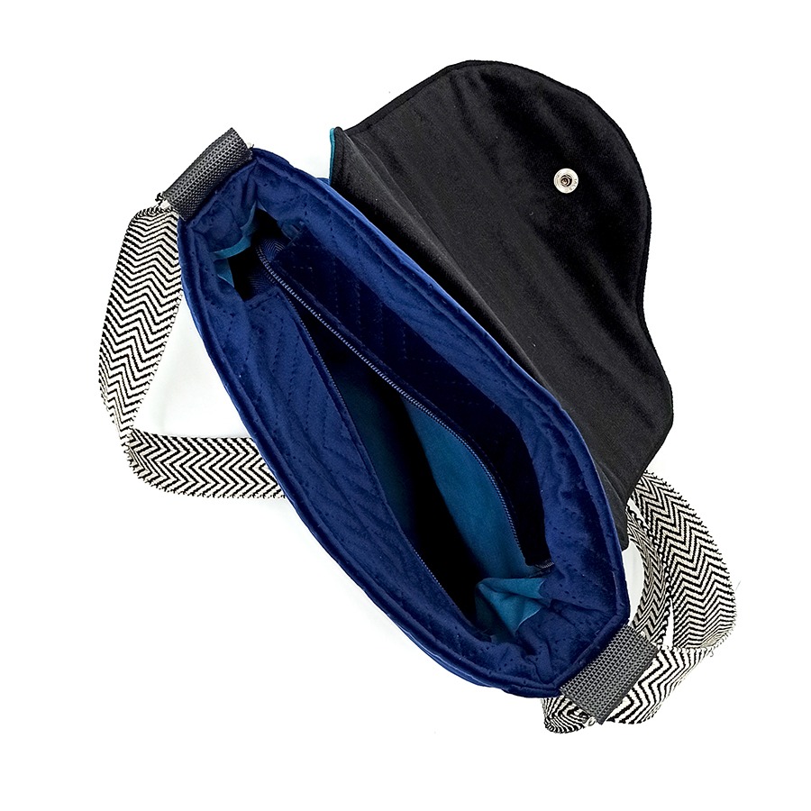 Torba listonoszka – granat z leśnym pejzażem i szopem - obrazek 4