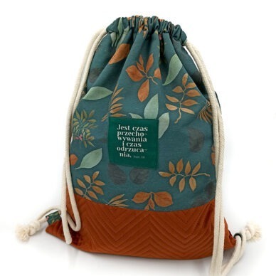 Plecak ciemne liście