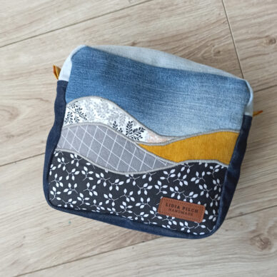 Kosmetyczka mała z aplikacją - pejzaż górski V2