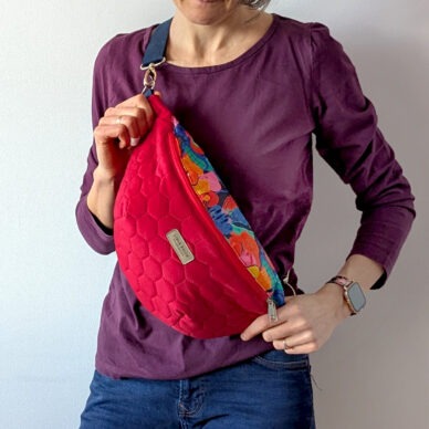 Nerka XL - czerwień z abstrakcją