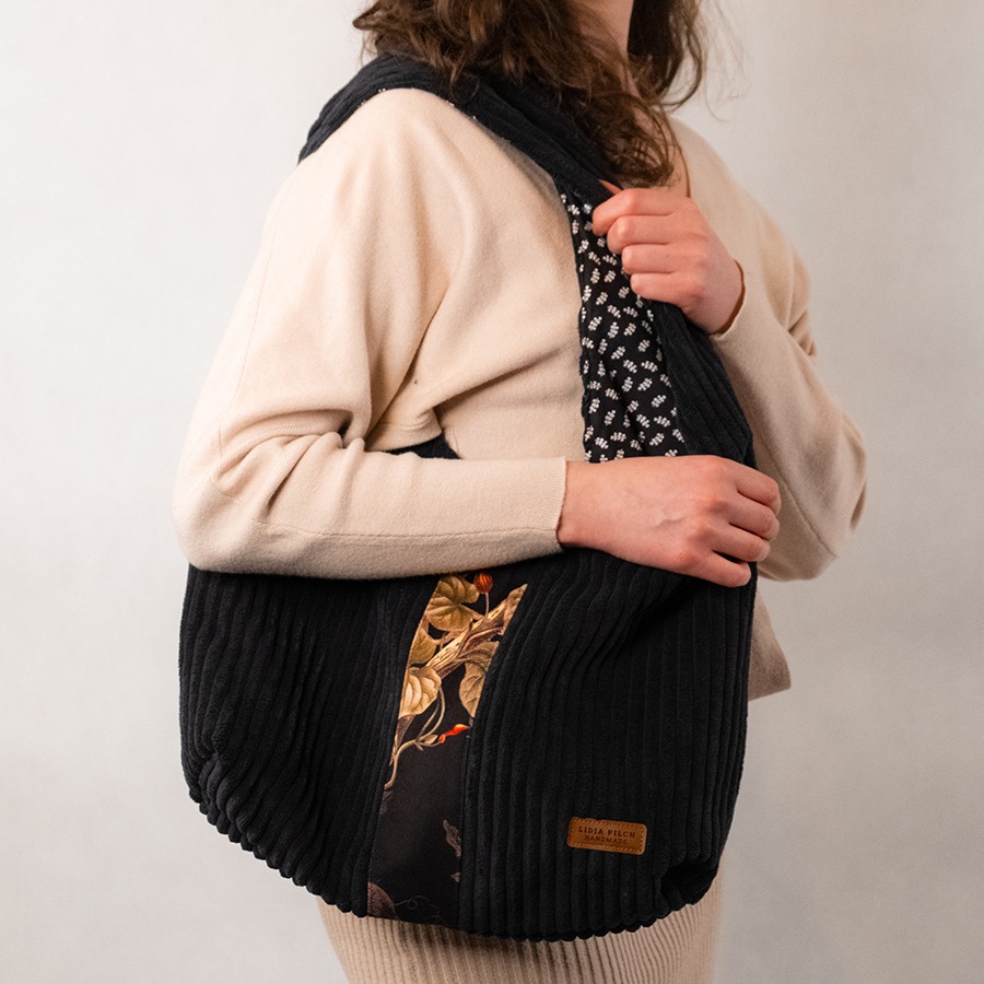 Torba na ramię - czarna z motywem roślinnym - obrazek 4