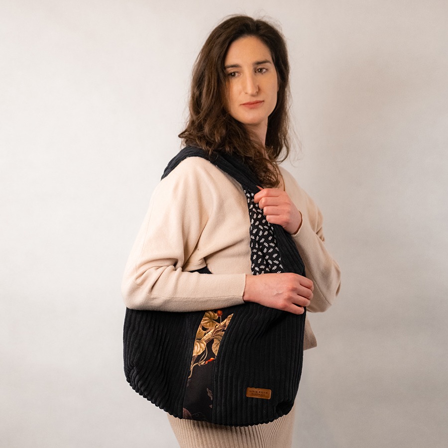 Torba na ramię - czarna z motywem roślinnym - obrazek 3