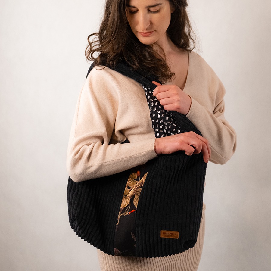 Torba na ramię - czarna z motywem roślinnym - obrazek 2