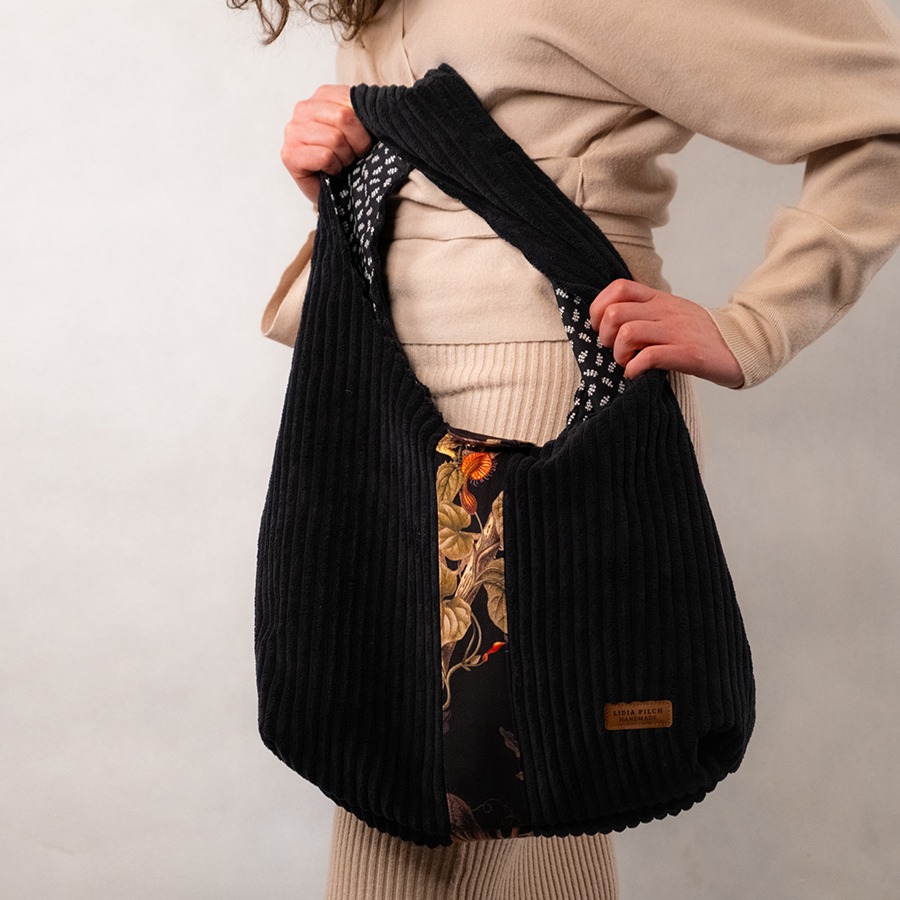 Torba na ramię - czarna z motywem roślinnym