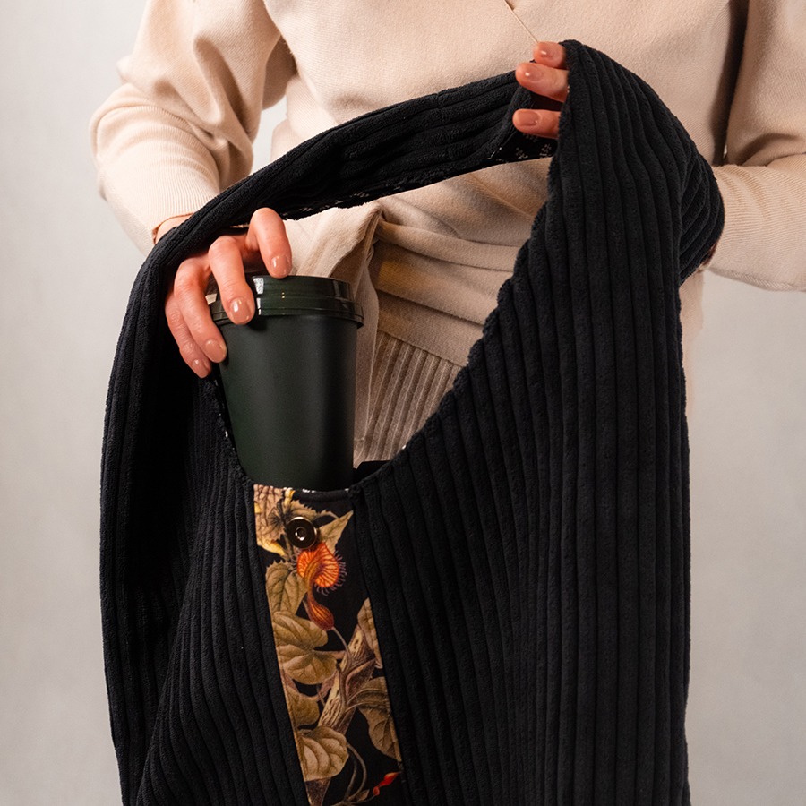 Torba na ramię - czarna z motywem roślinnym - obrazek 6