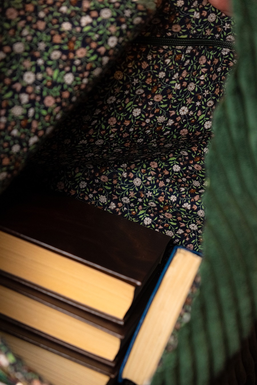 Torba na ramię - zielony sztruks z fantazyjnym motywem - obrazek 8