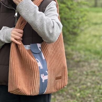 Torba na ramię - brzoskwiniowa z kotami