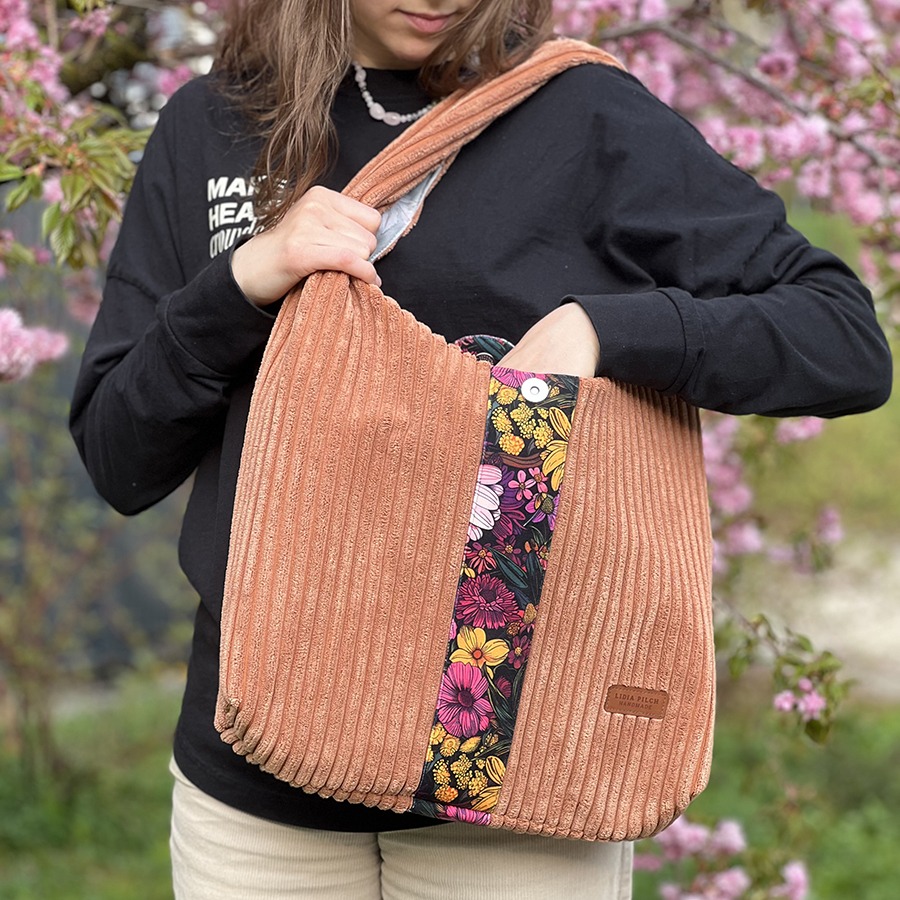 Torba na ramię - brzoskwiniowa z kwiatami - obrazek 4