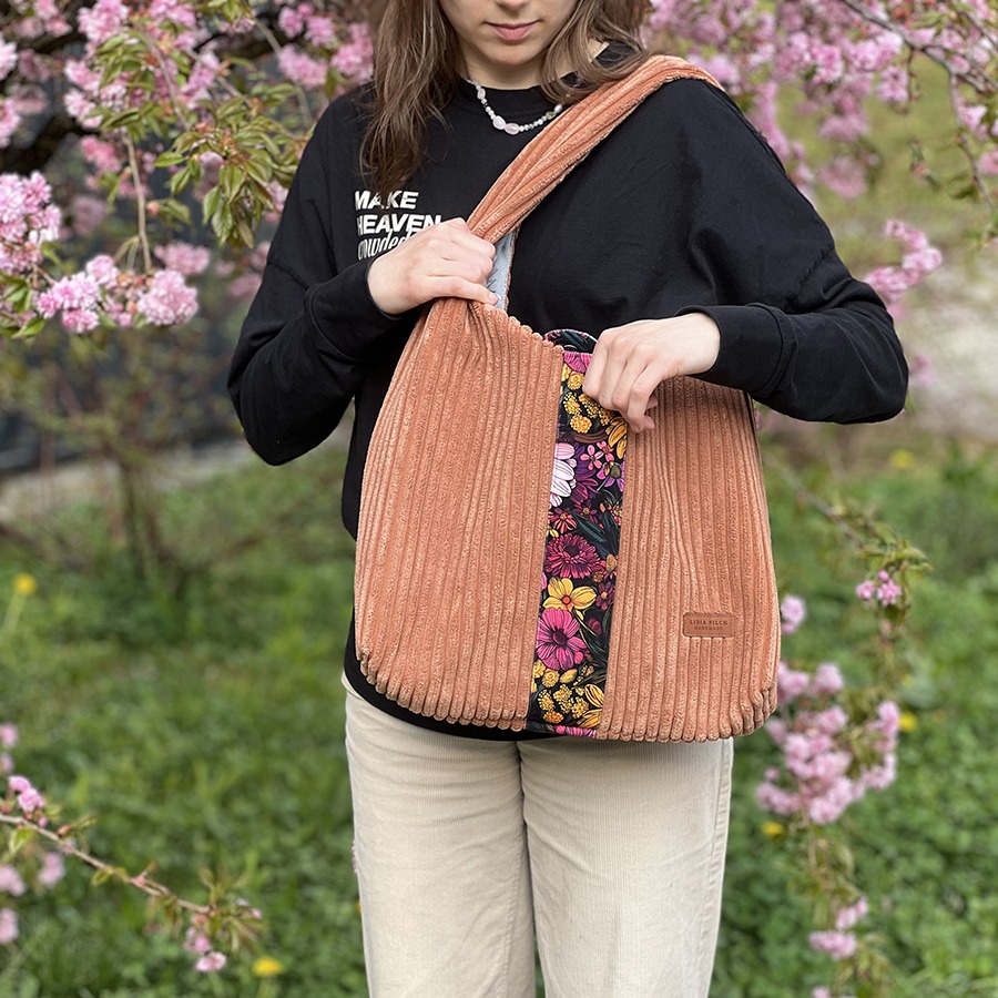 Torba na ramię - brzoskwiniowa z kwiatami - obrazek 3