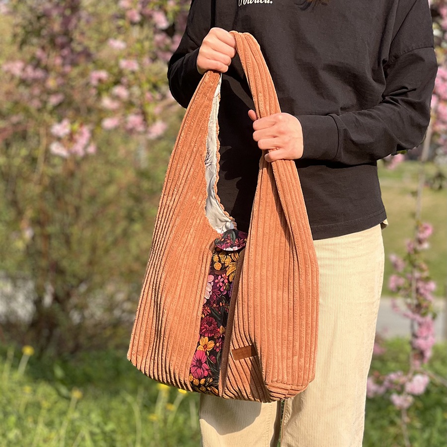 Torba na ramię - brzoskwiniowa z kwiatami - obrazek 11