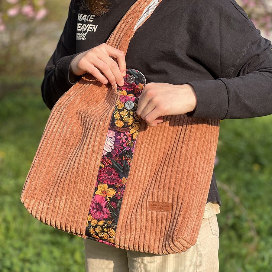 Torba na ramię - brzoskwiniowa z kwiatami - obrazek 9