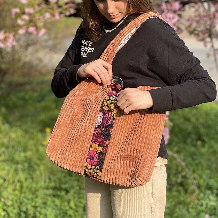 Torba na ramię - brzoskwiniowa z kwiatami - obrazek 8