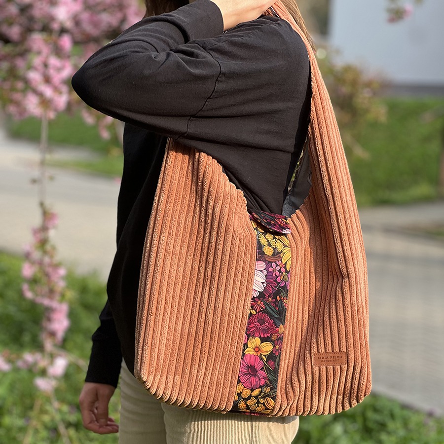 Torba na ramię - brzoskwiniowa z kwiatami