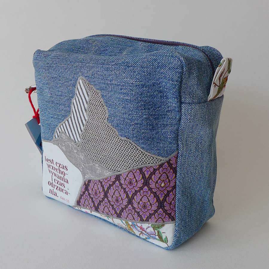 Kosmetyczka mała z aplikacją - góra