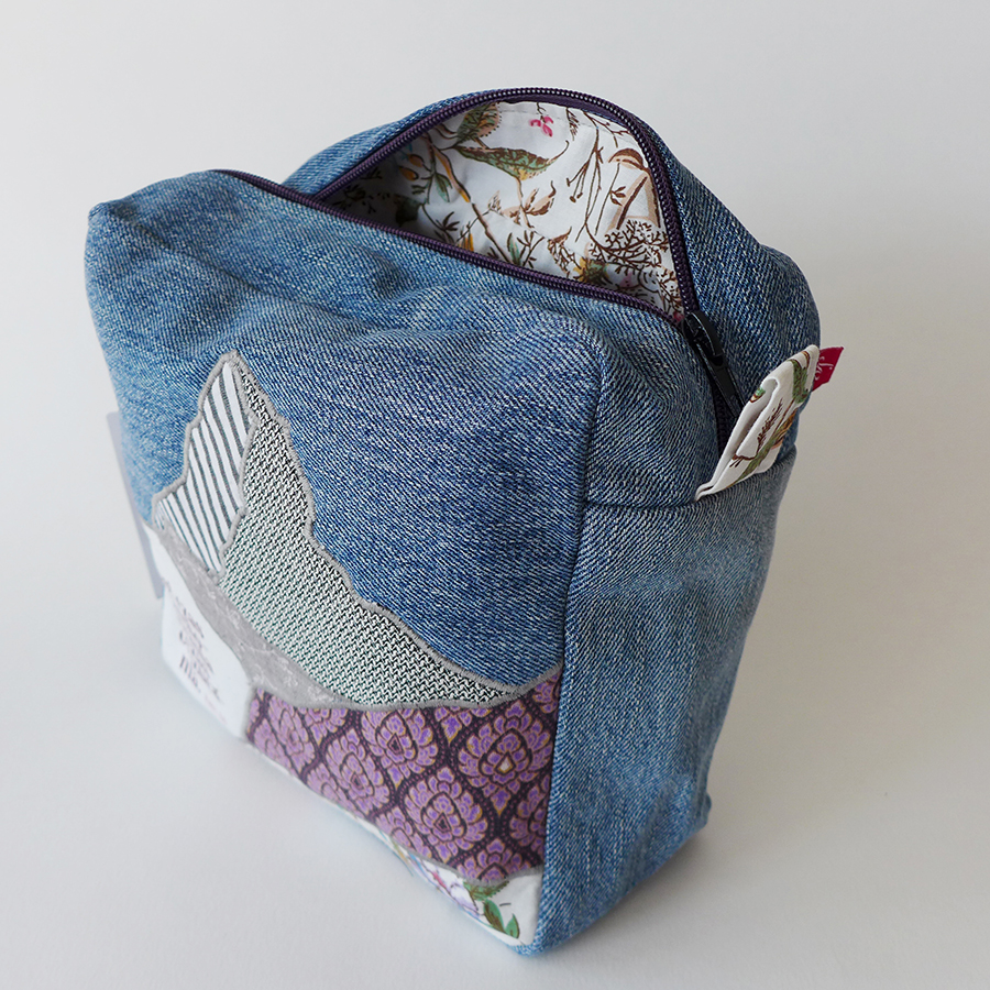 Kosmetyczka mała z aplikacją - góra - obrazek 5